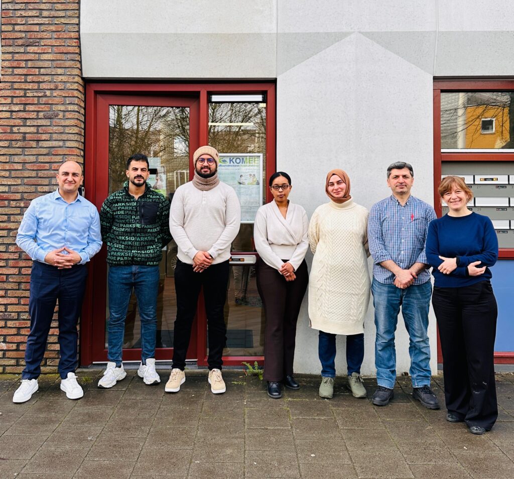 Vrijwilligers van KoMee voor hun locatie in de buurt